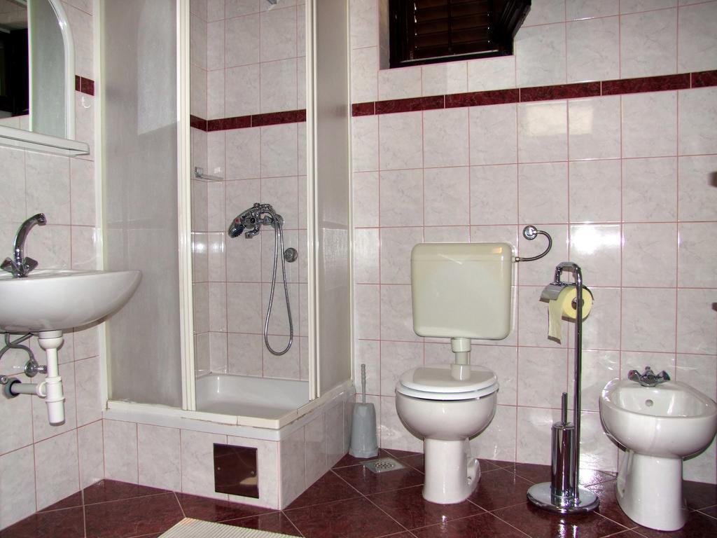 Apartment Perovic Baska Voda Bilik gambar