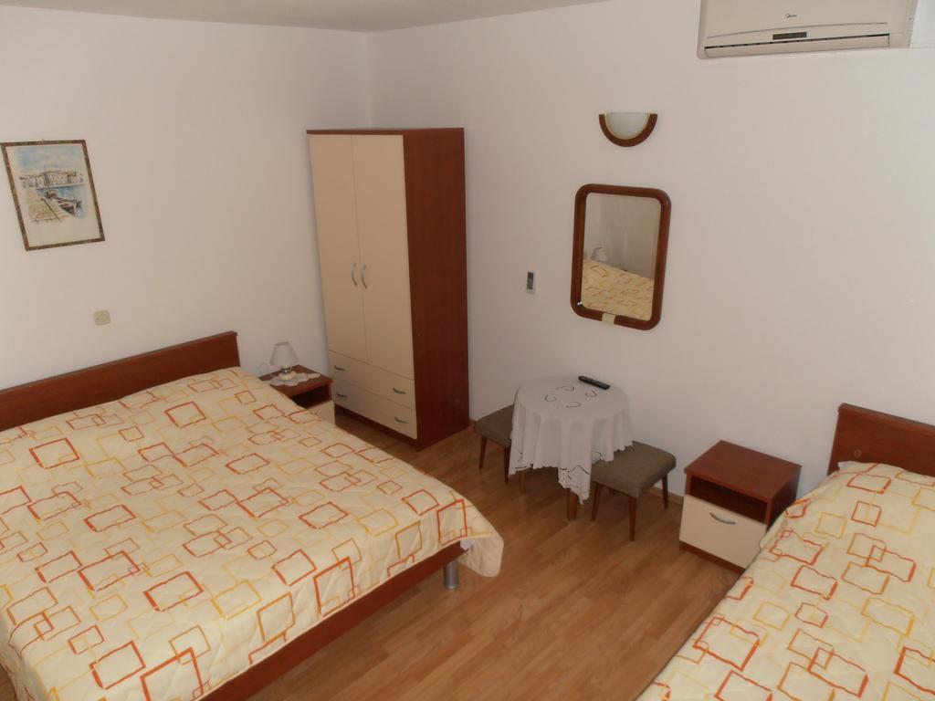 Apartment Perovic Baska Voda Luaran gambar