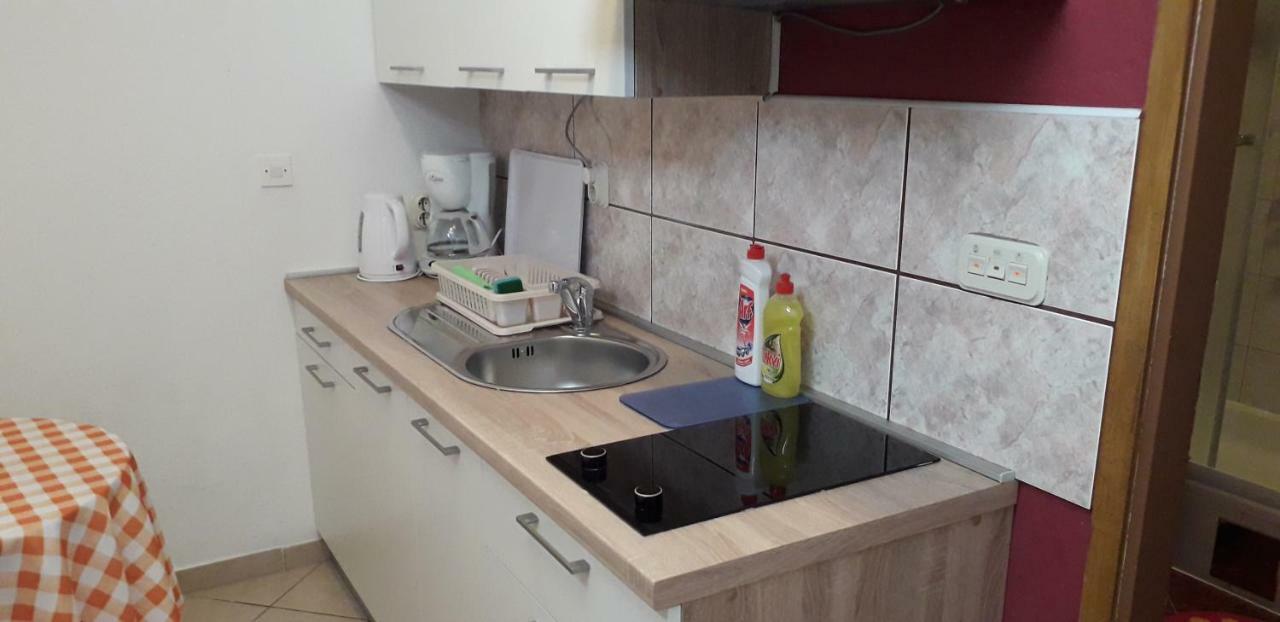 Apartment Perovic Baska Voda Bilik gambar